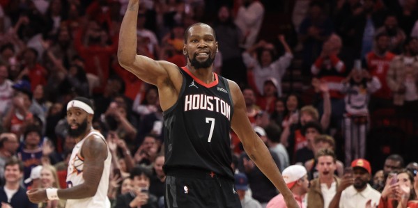 乐鱼体育app-新老连线！谢泼德后场长传 杜兰特快攻双手扣篮打停公牛！