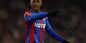 乐鱼体育app-记者：埃泽正常随队训练，水晶宫正加速寻找其替代者