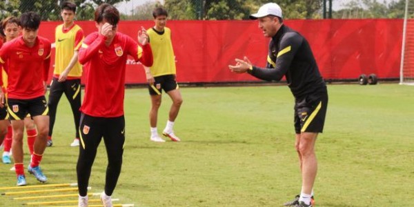 乐鱼娱乐体育-U23国足PK大哥积攒防守信心 出征前伤2人又添新愁